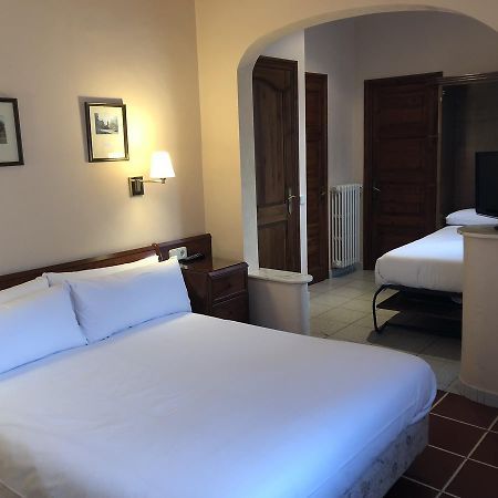 וילאדראו Hostal De La Gloria מראה חיצוני תמונה