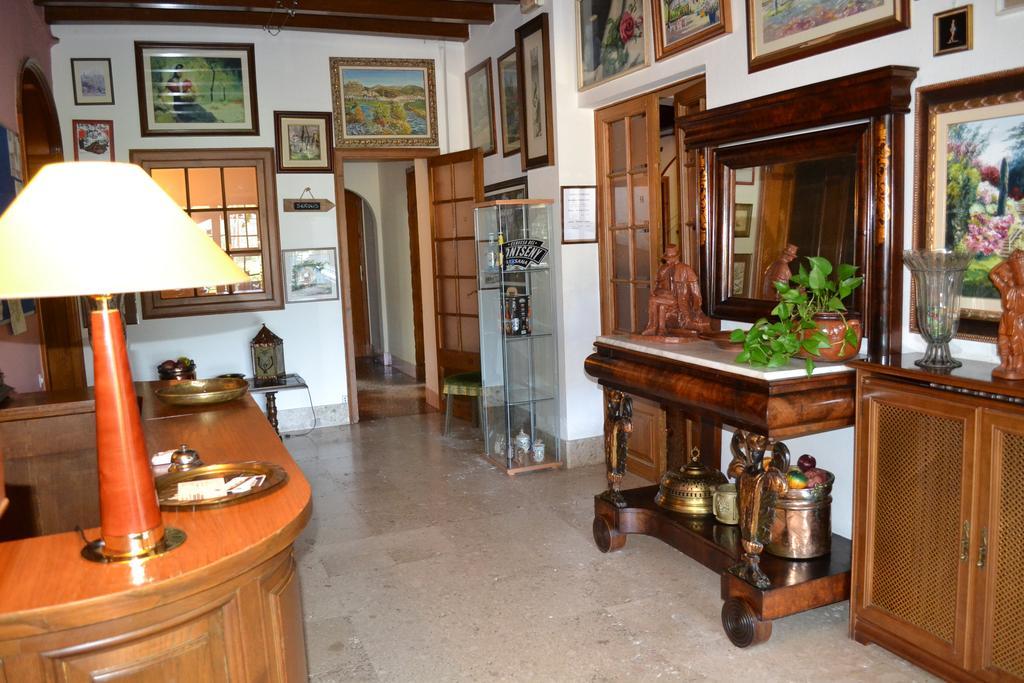 וילאדראו Hostal De La Gloria מראה חיצוני תמונה