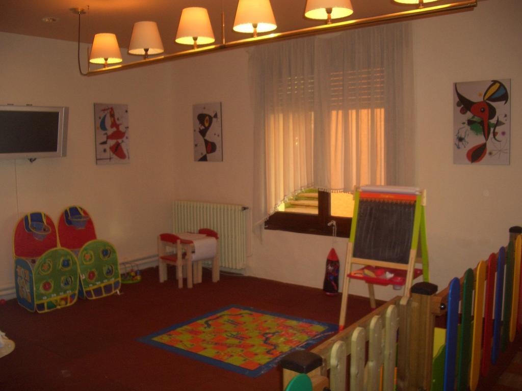 וילאדראו Hostal De La Gloria מראה חיצוני תמונה