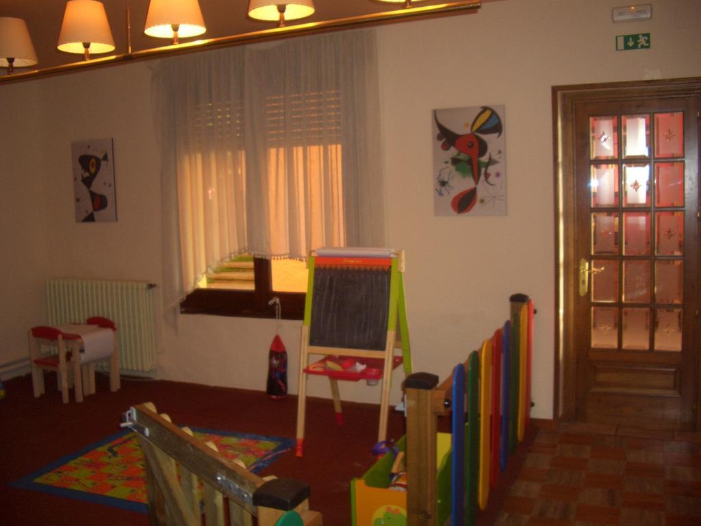 וילאדראו Hostal De La Gloria מראה חיצוני תמונה