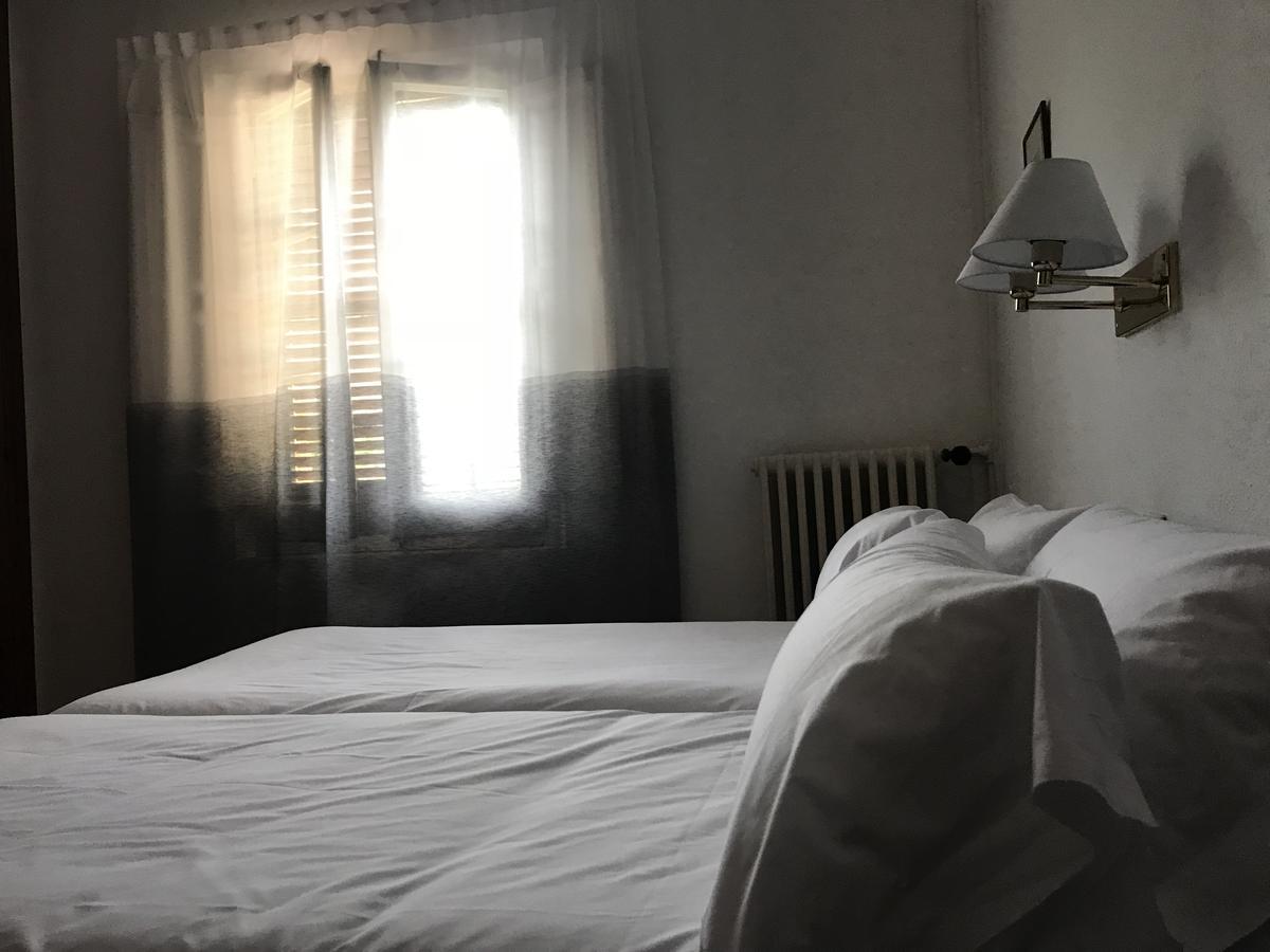 וילאדראו Hostal De La Gloria מראה חיצוני תמונה