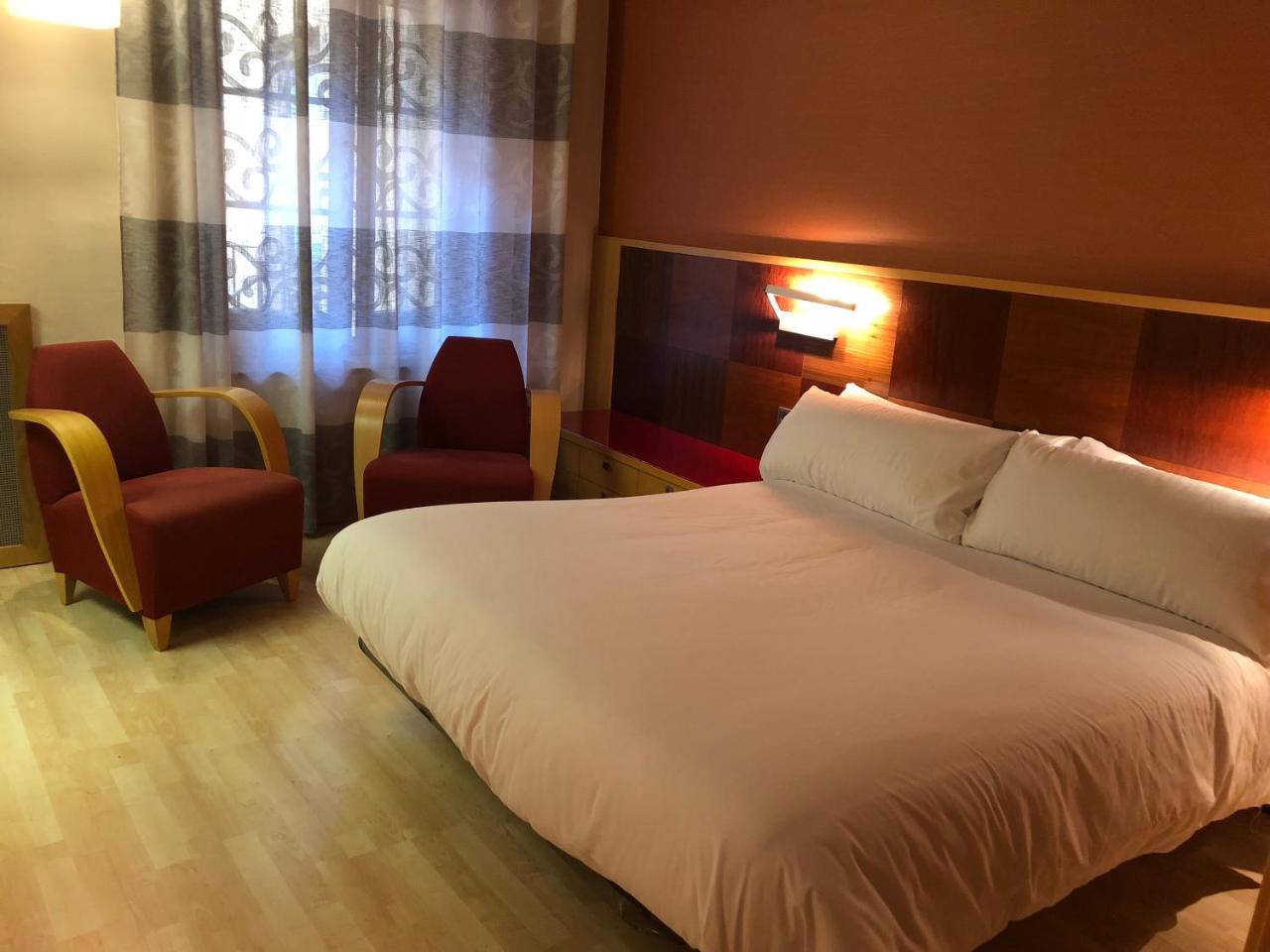 וילאדראו Hostal De La Gloria מראה חיצוני תמונה