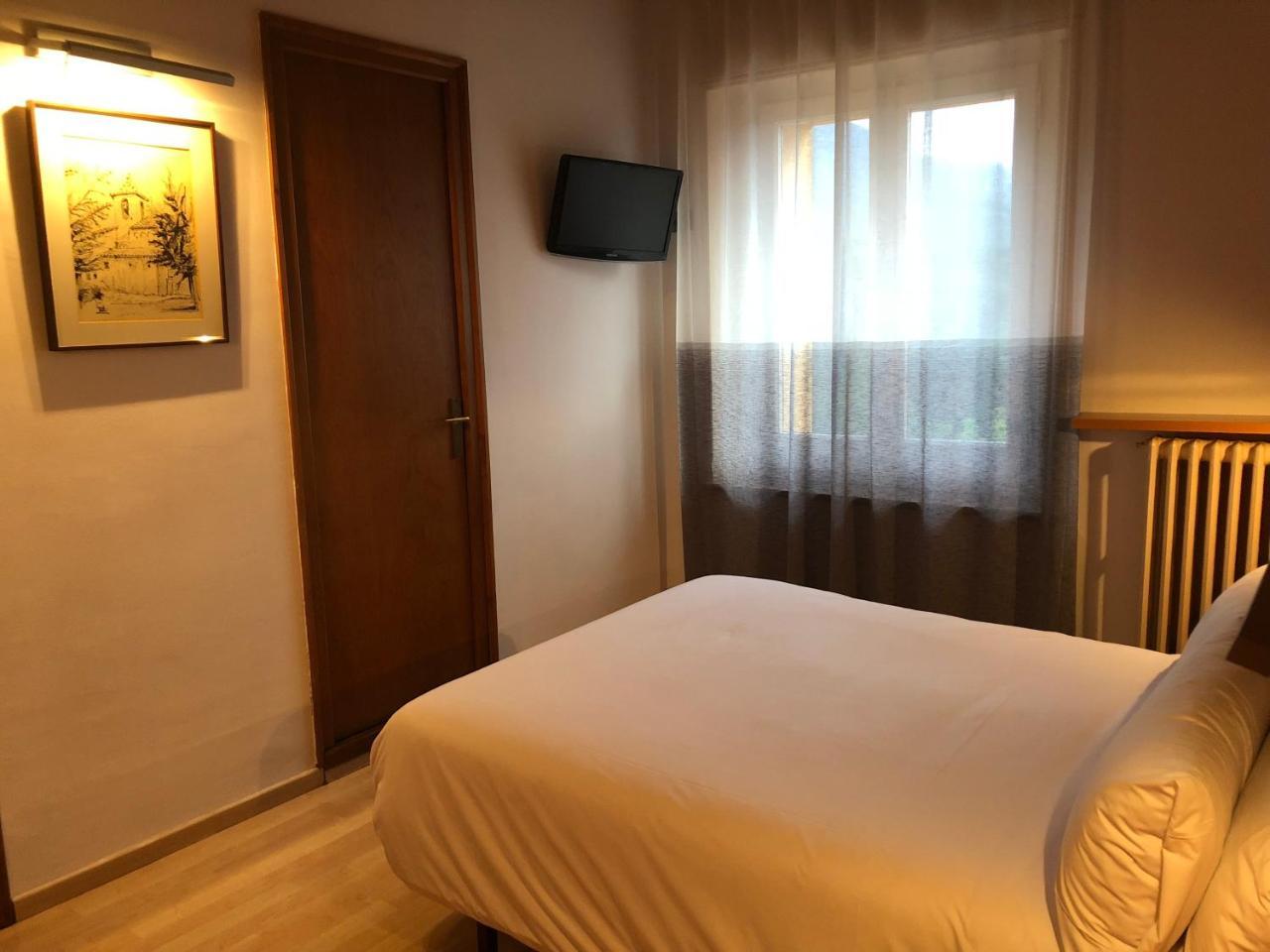 וילאדראו Hostal De La Gloria מראה חיצוני תמונה
