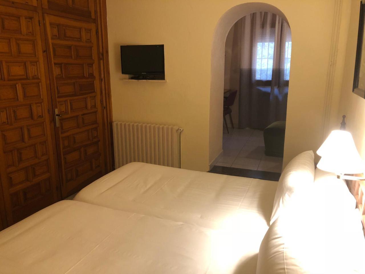 וילאדראו Hostal De La Gloria מראה חיצוני תמונה