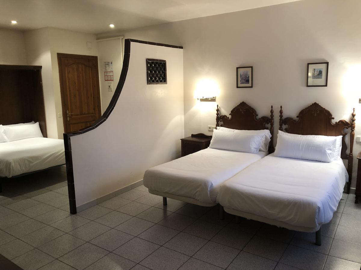 וילאדראו Hostal De La Gloria מראה חיצוני תמונה