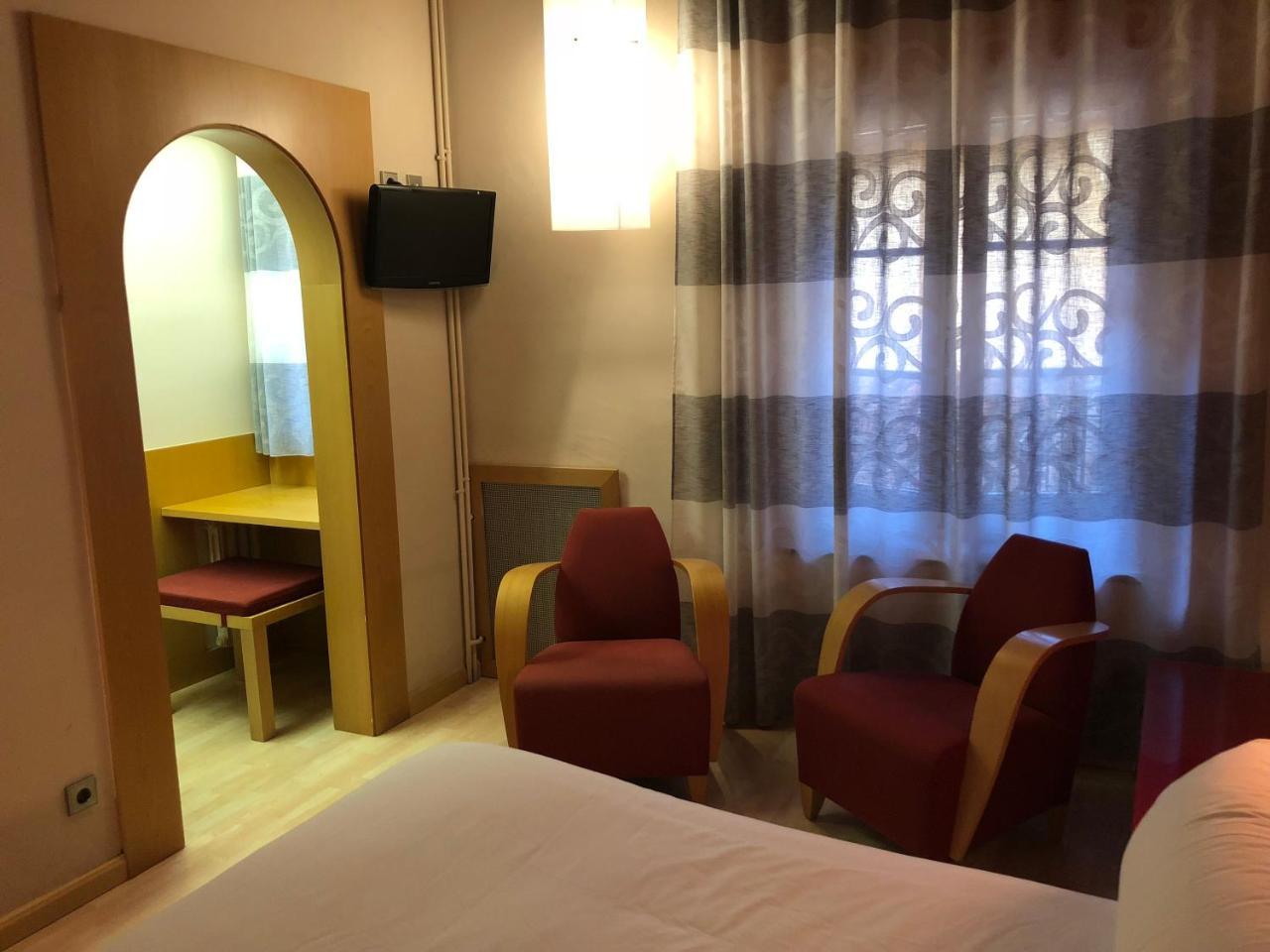 וילאדראו Hostal De La Gloria מראה חיצוני תמונה