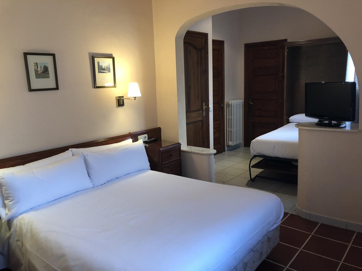 וילאדראו Hostal De La Gloria מראה חיצוני תמונה
