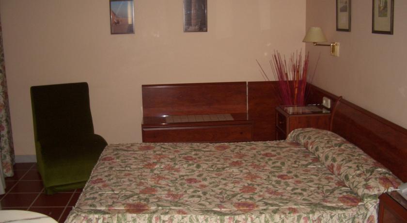 וילאדראו Hostal De La Gloria מראה חיצוני תמונה